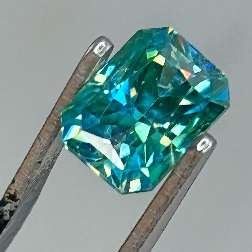 155 Ct Vibrant Aqua Diamond
